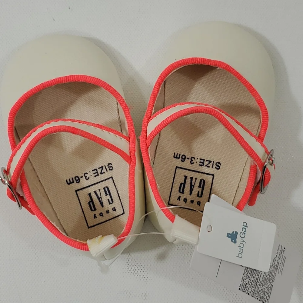 Gap baby girl dress shoes size 3-6 months